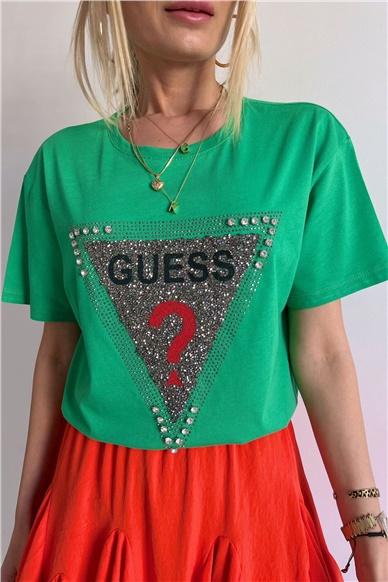 Yeşil Üçgen Taşlı Guess Tshirt T-SHİRT